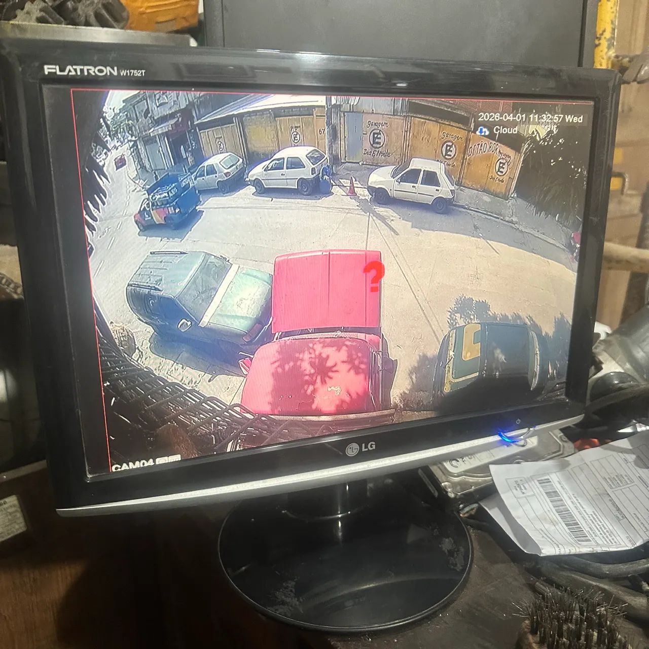 Monitor LG modelo W172T Flatron usado com marcas de uso 