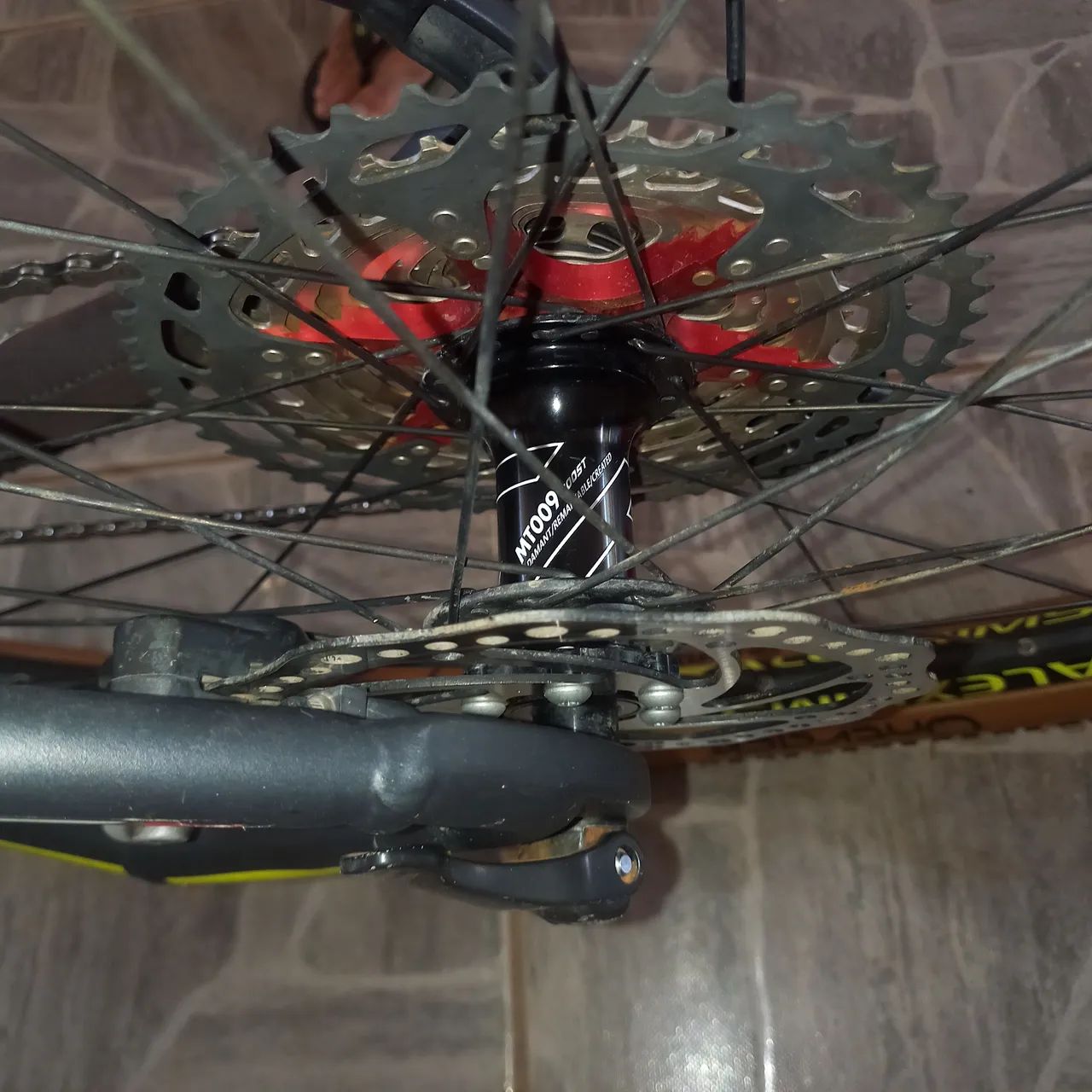 Vendo bike OGGI 7.2 toda DEORE . Quadro 17 - Foto 4