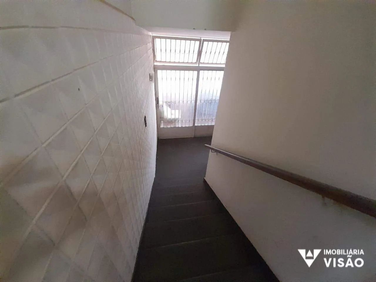 SOBRADO MOBILIADO PARA ALUGAR COM 03 QUARTOS, 01 SUÍTE, 01 VAGA, CENTRO - Foto 3