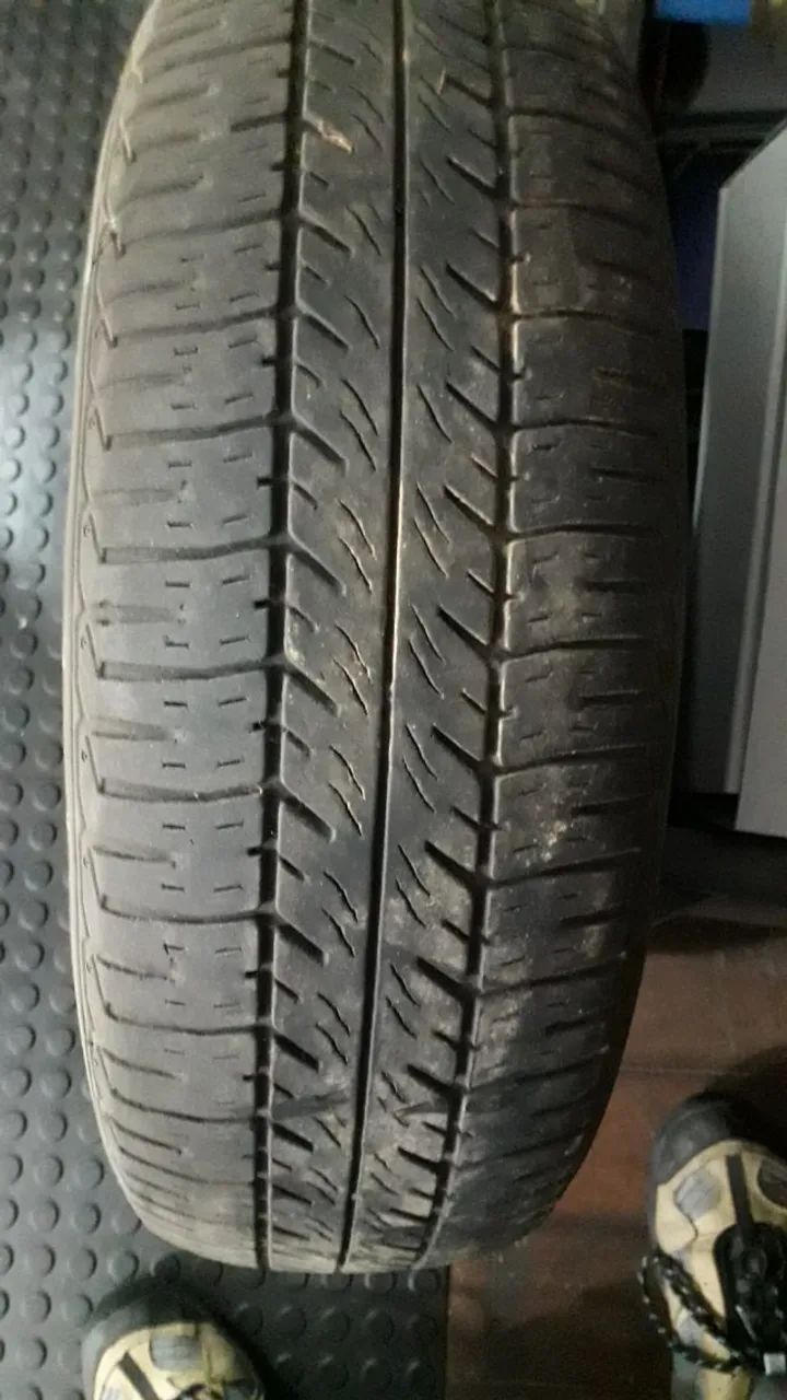 pneu gps goodyear 175 65 14   1 unidade!!!!!