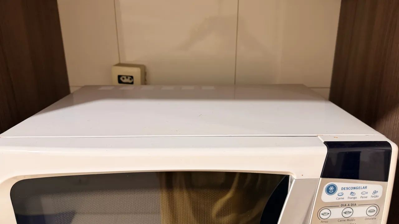 Micro-ondas Electrolux 20L em ótimo estado - Foto 4
