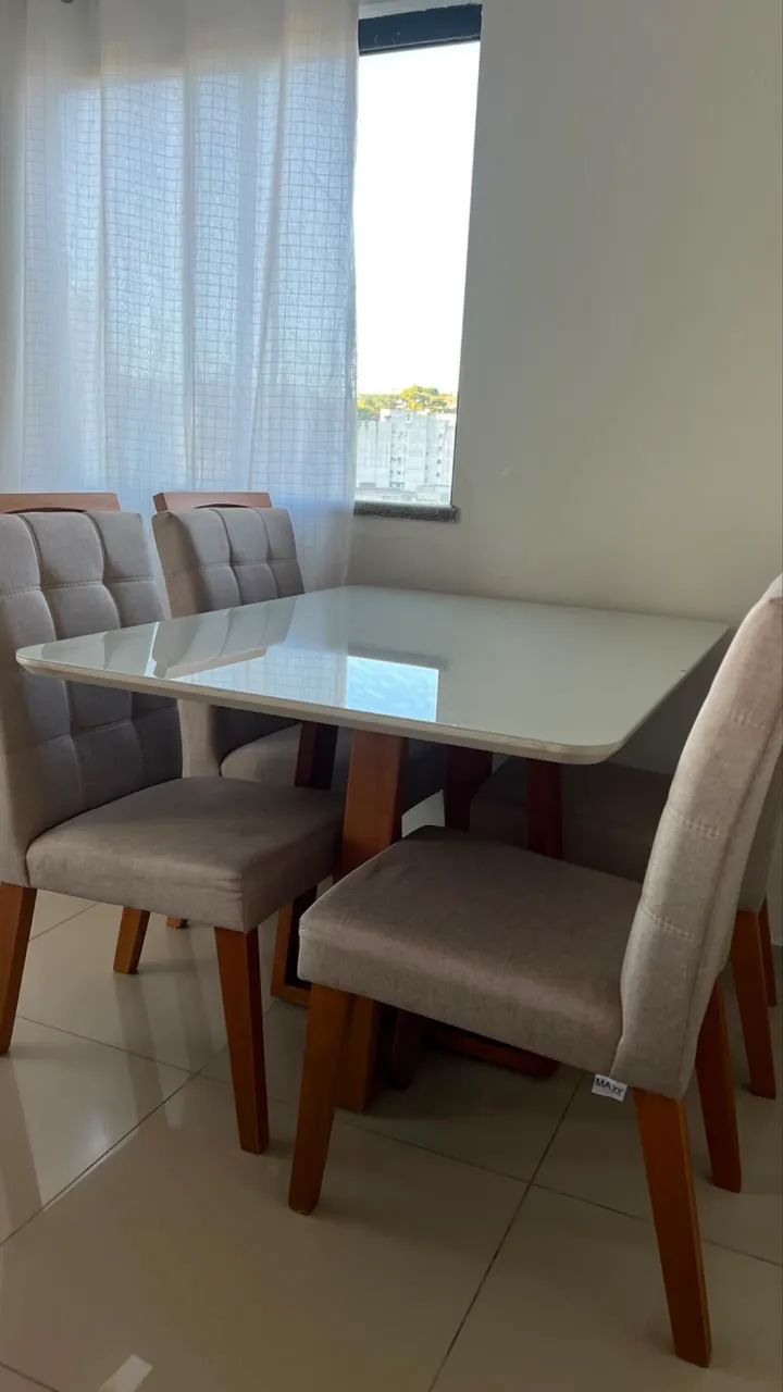Mesa 4 cadeiras (madeira)