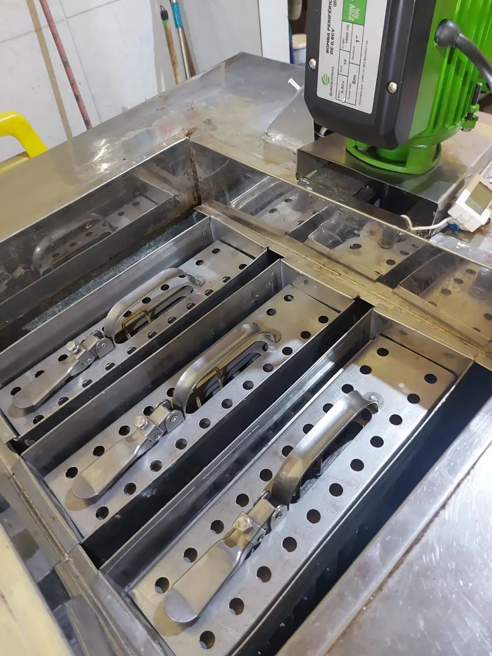 Máquina de Picolé 3 formas completa com extratores e alinhador de palitos  - Foto 3