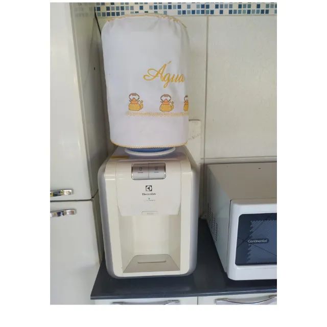 Bebedouro Eletrolux 127 V com sistema refrigeração 