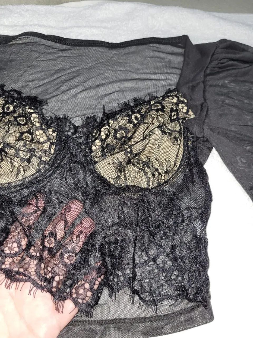 Cropped Preto de Renda com Tule e Manga Longa - Darlene Lima - Foto 2