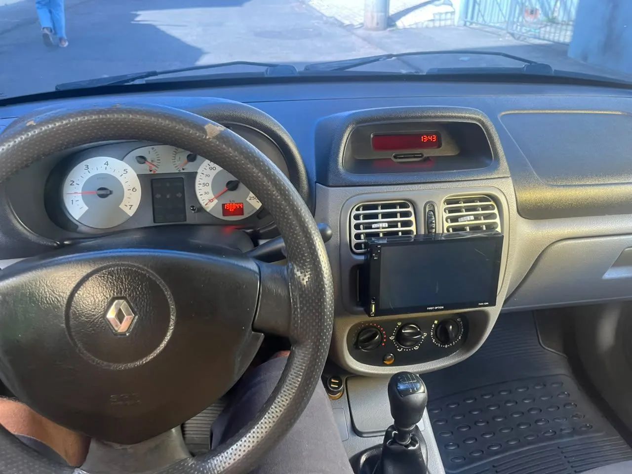 Renault Clio Clio Sed. Expression Hi-Flex 1.0 16V 4p 2008