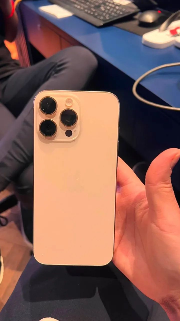 iPhone 16 Pro Max - Foto 4
