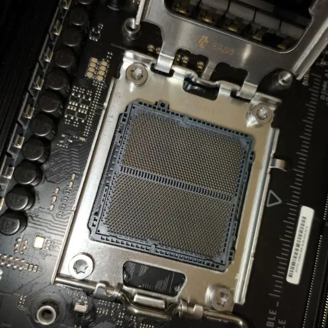 Kit Am5 Ryzen 7 7800X3D + 32GB Corsair + Placa Mãe X670E- Plus - Foto 5