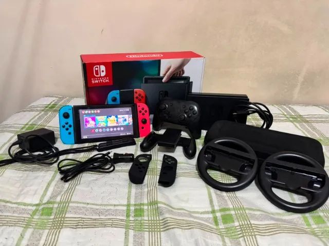 Nintendo Switch Completo na Caixa + Pro Controller + Diversos Acessórios
