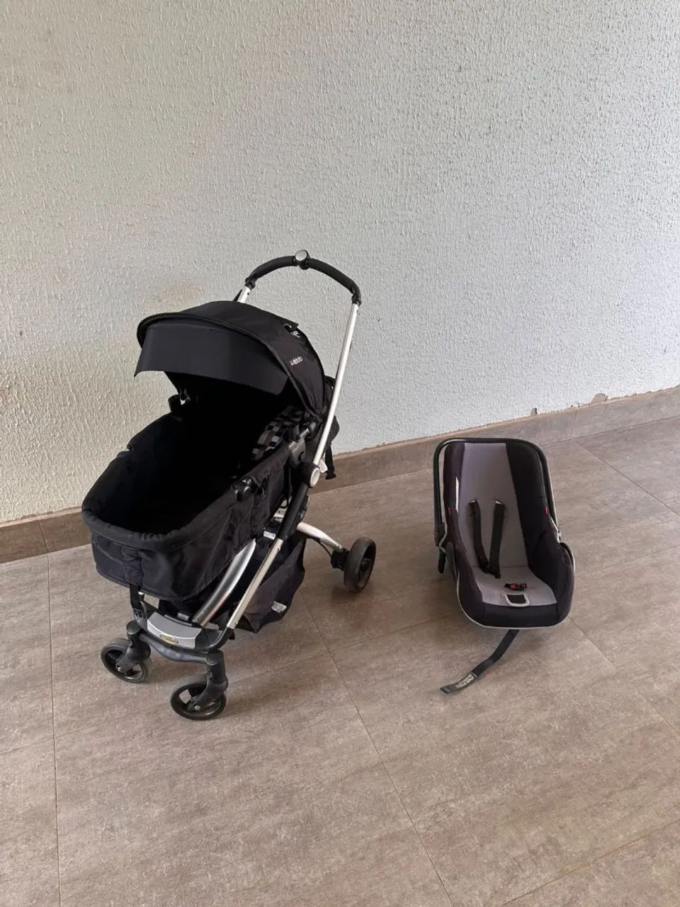 Carrinho de bebê + bebê conforto