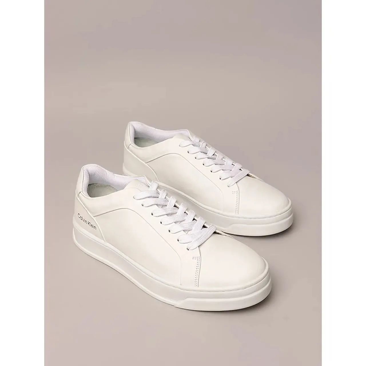 Tênis couro calvin Klein branco original pouco usado
