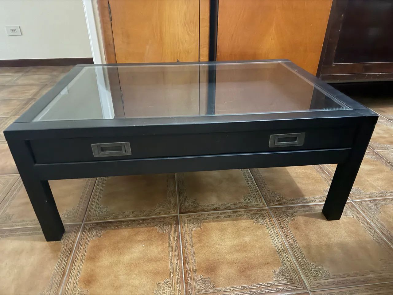 Mesa de Centro Expositora com Vidro Tok Stok Armazém  - Foto 4