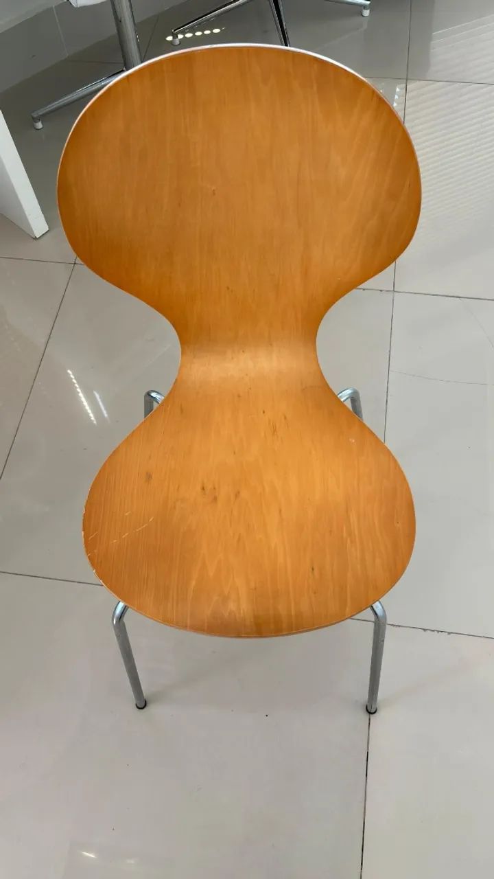 Cadeira de Design em Madeira Curvada com Pés Cromados  - Foto 2