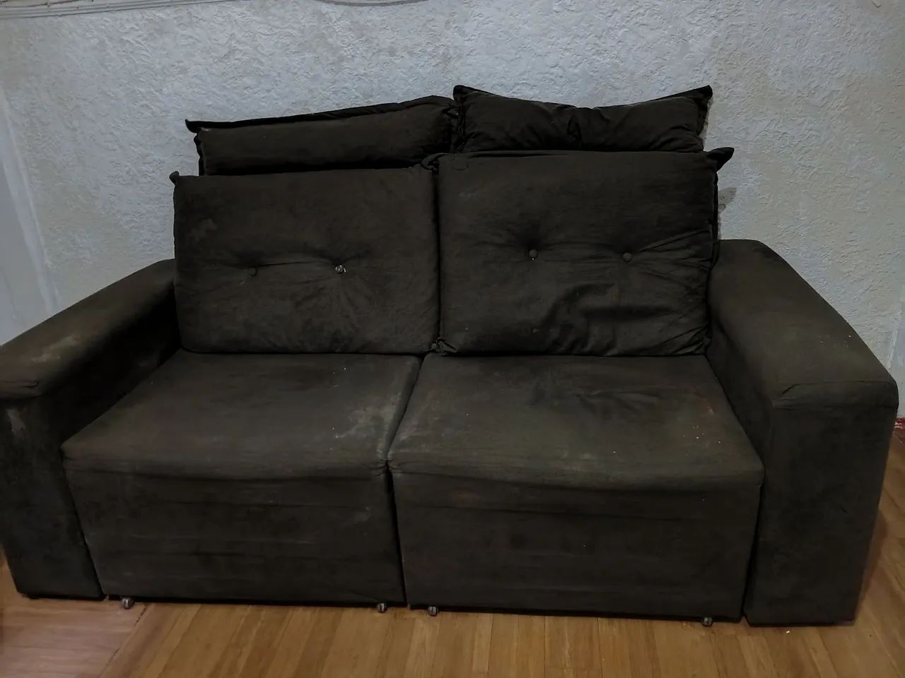 Vendo Sofá 2 lugares (cor marrom escuro )