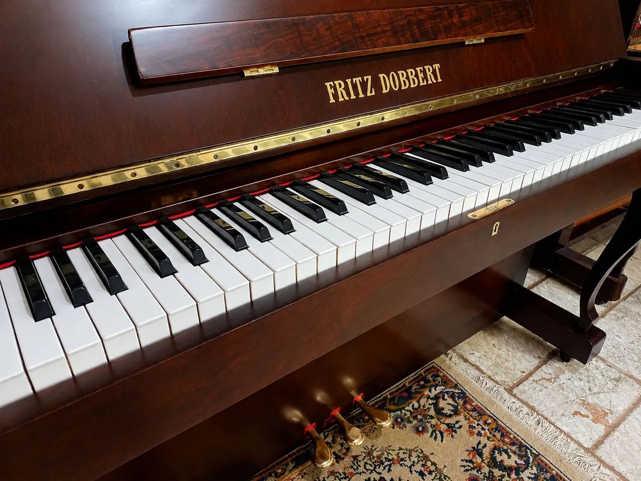 PIANO FRITZ DOBBERT RESTAURADO