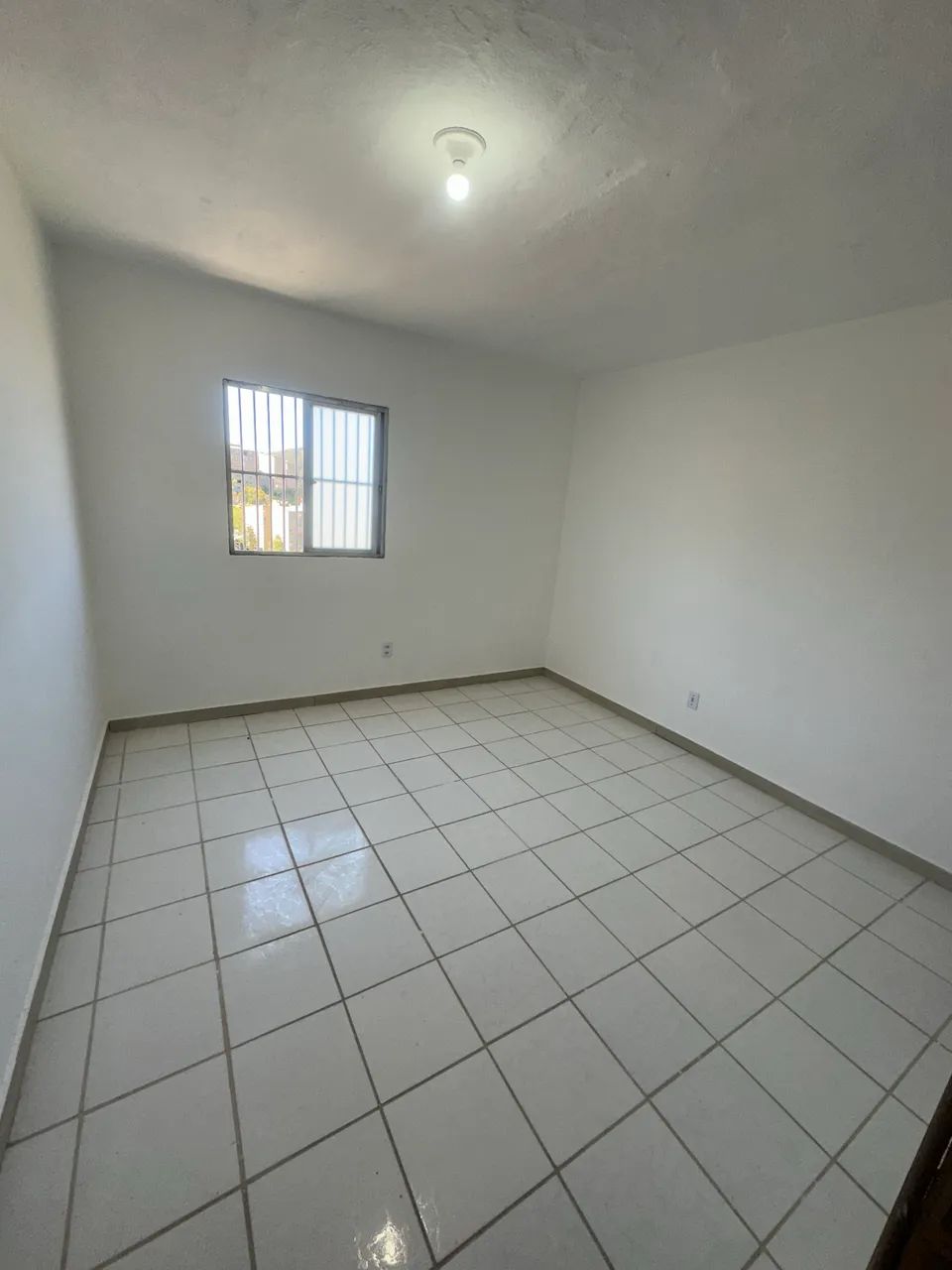 ALUGO CASA 2 QUARTOS QUITANDINHA 