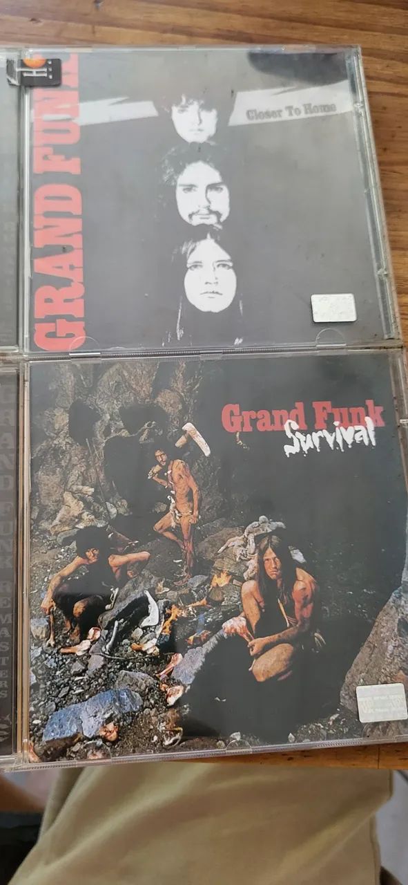 Dois cds da banda Grande Funk 