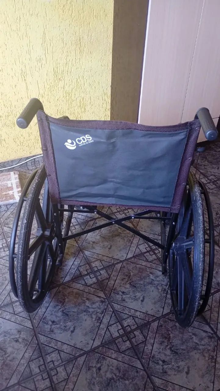 Cadeira de Rodas - Foto 3