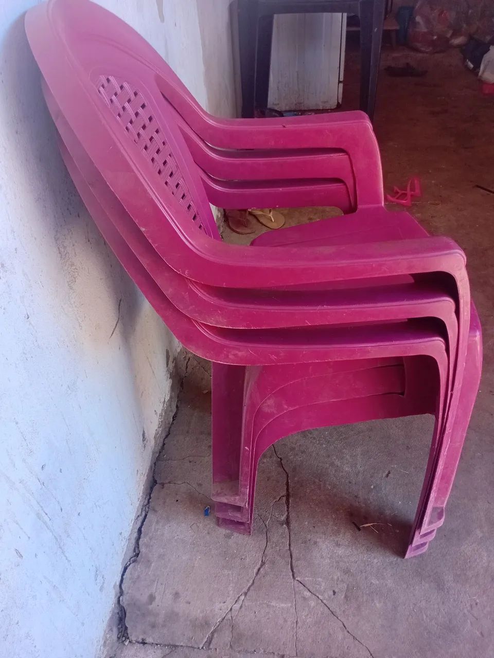 4 cadeiras de plástico vermelhas 