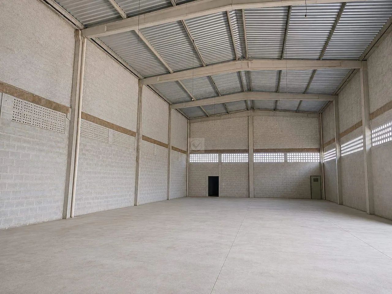 Excelente Galpão Comercial com 450m²  Posição Norte e Localização Estratégica! . - Foto 4