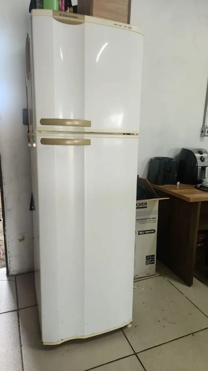 Geladeira Eletrolux com defeito 