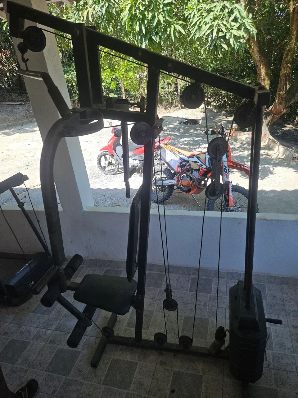 Vendo estação de musculação 