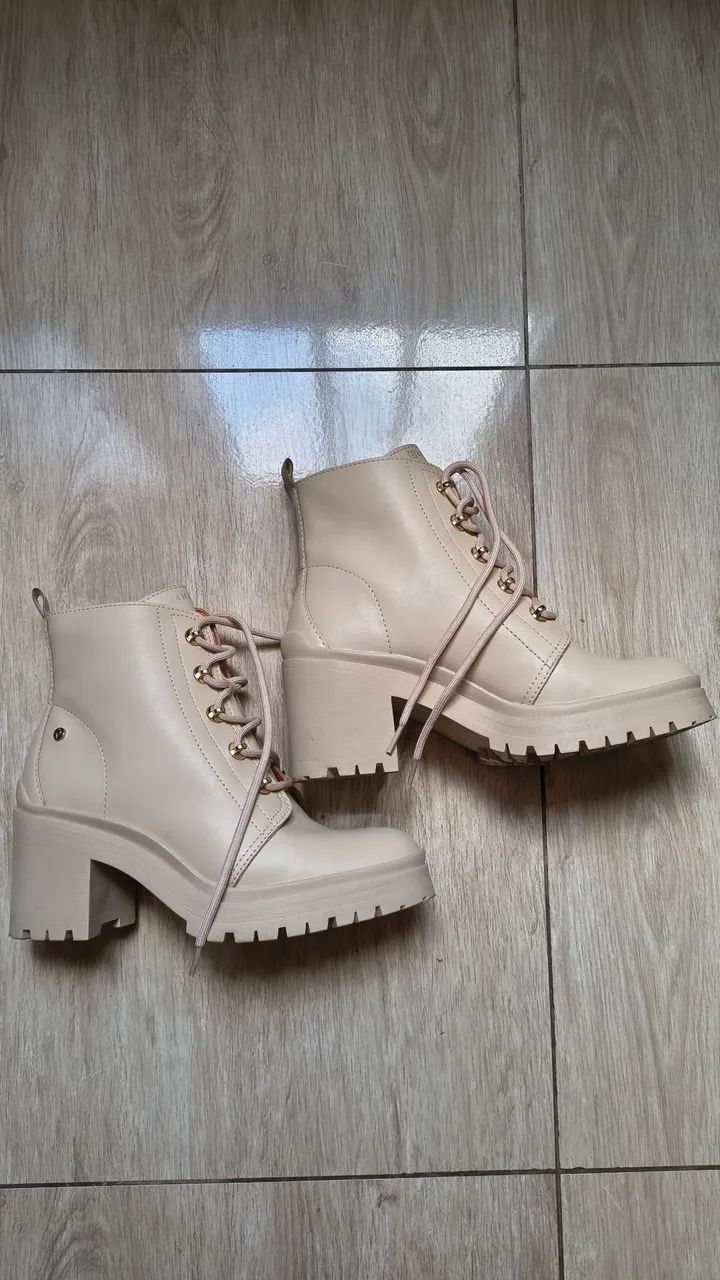 Bota coturno off white Ramarim