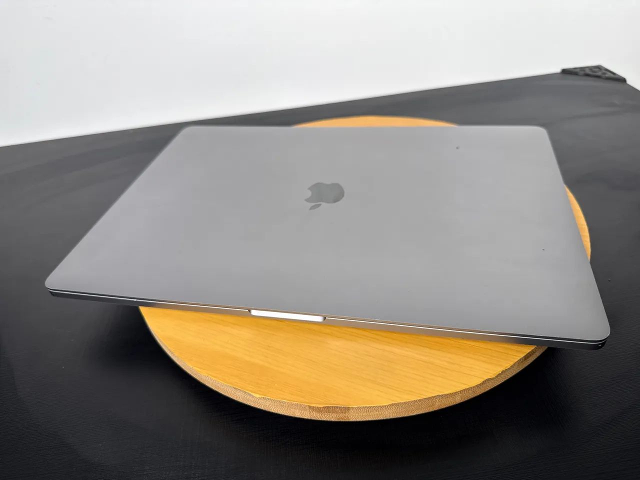 Apple MacBook Pro 16インチ 2019 i9 32GB 2TB Macbook Pro (2019-16) I9 32gb 2tb Grade C - 8gb Vram 643cicl