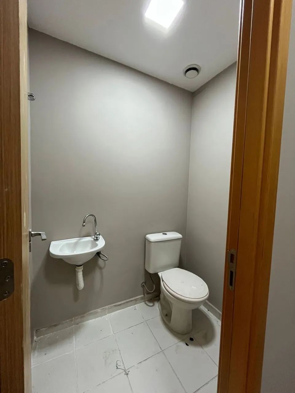 Foto Kitnet/ Studio Com 1 Quarto(s) E 1 Banheiro(s) Para Alugar, 25 M² Por  Centro