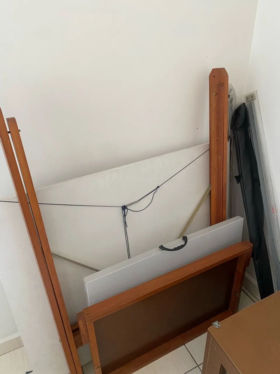 Mesa de madeira de arqueitetura