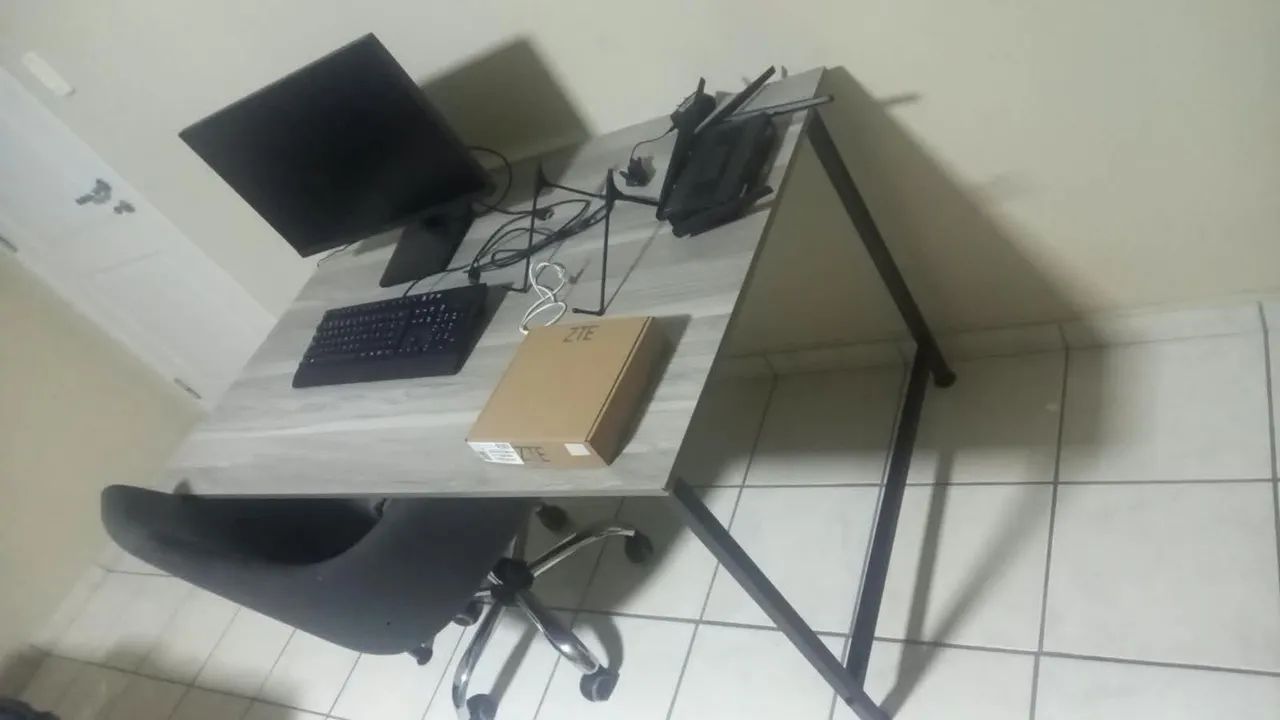 Mesa 1,20m x 80cm - Excelente estado - Foto 3