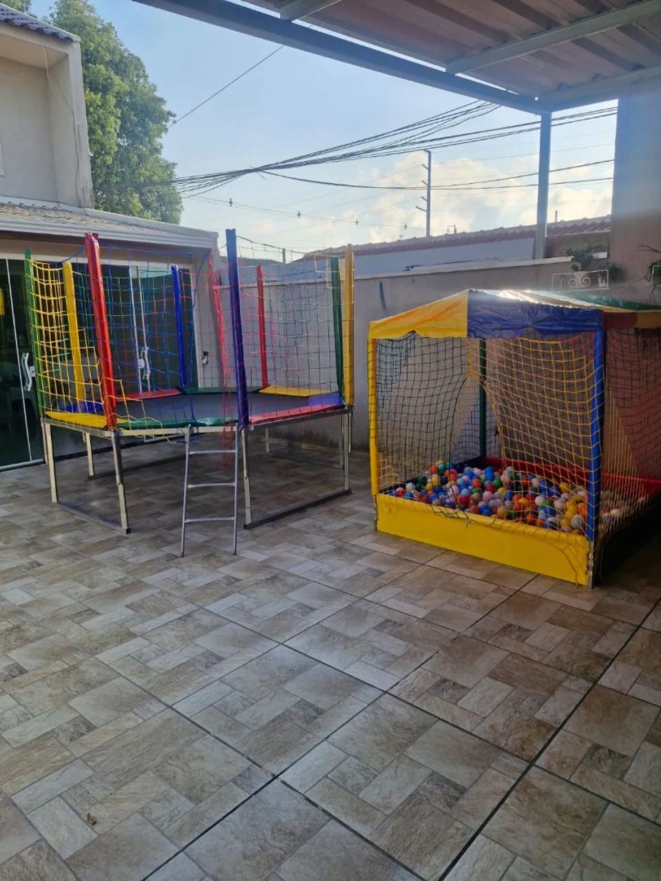 Cama elástica e piscina de bolinhas locação a partir de $!