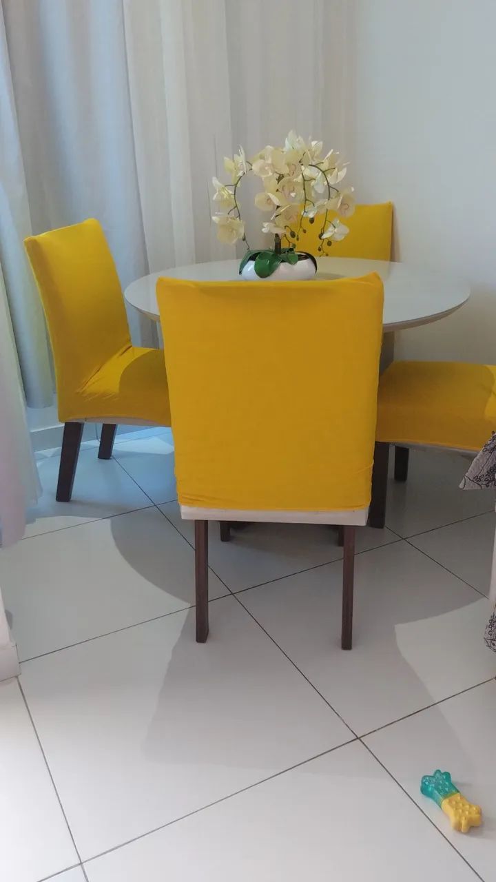 Vendo mesa com 4 cadeiras em ótimo estado  - Foto 2