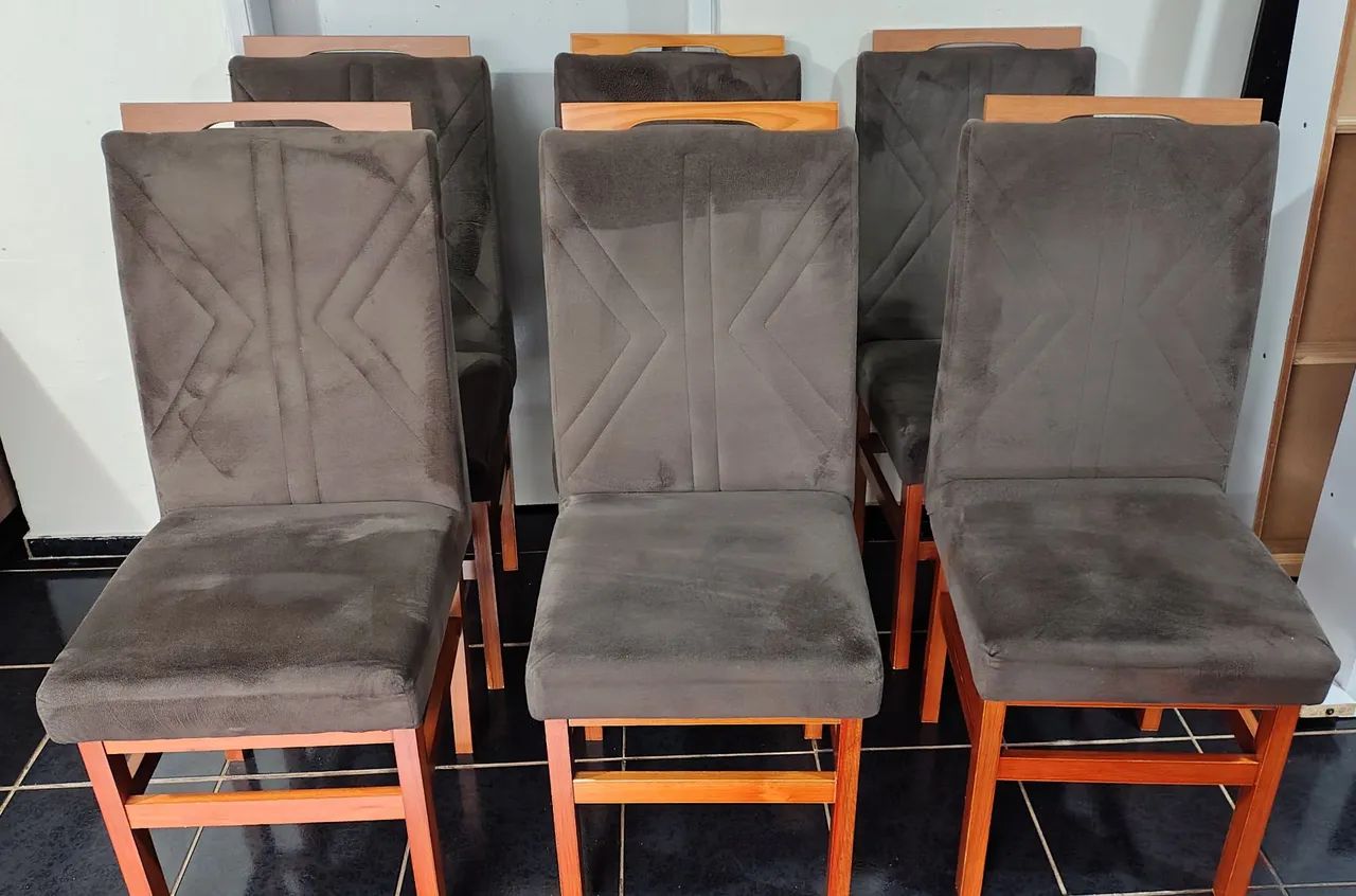 Cadeiras de madeira seis unidades 