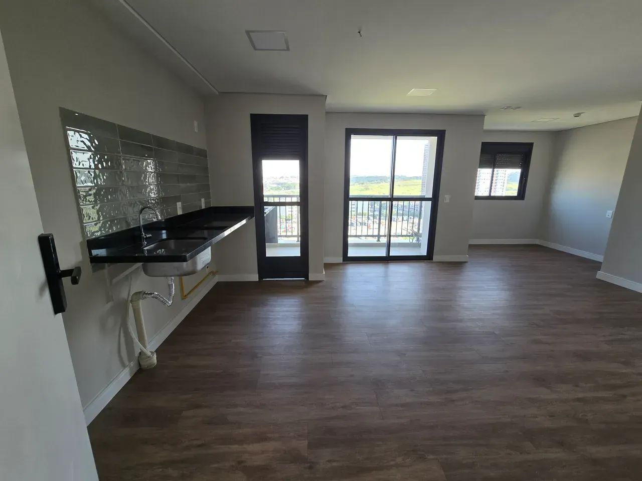 Apartamento com living ampliado e 1 dormitório para locação. - Foto 2