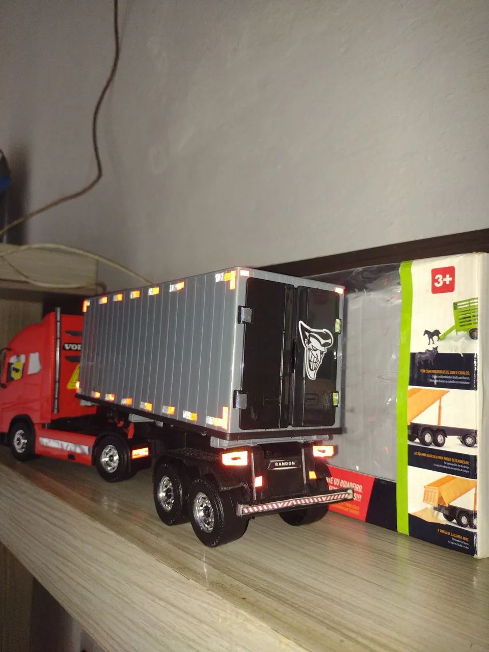 Caminhão Volvo Baú Container  - Foto 3