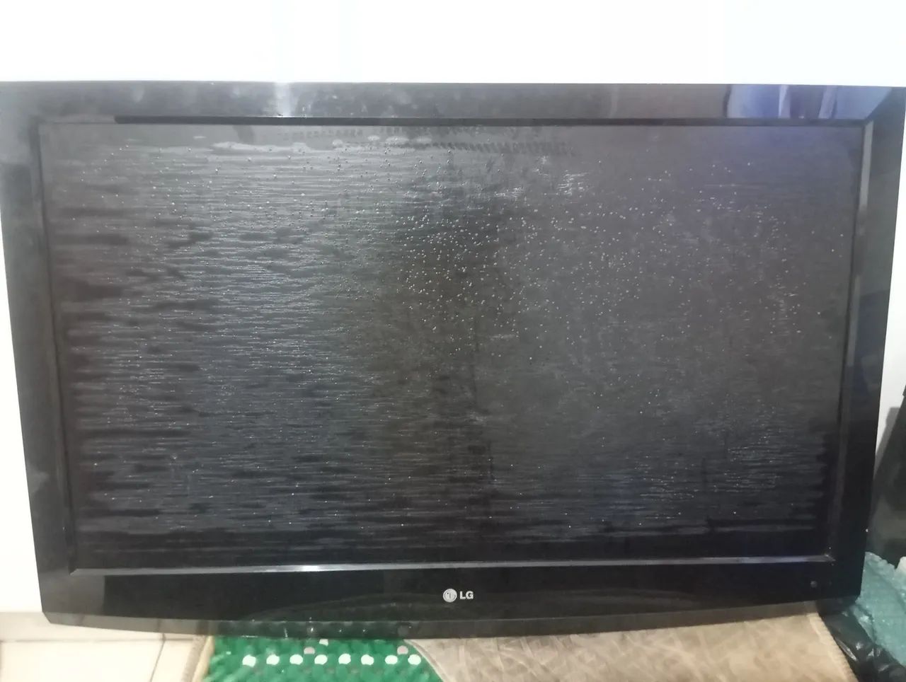 Vende se 2 tvs para retirar peças....uma está com a tela quebra mas funciona e a outra tbm - Foto 2
