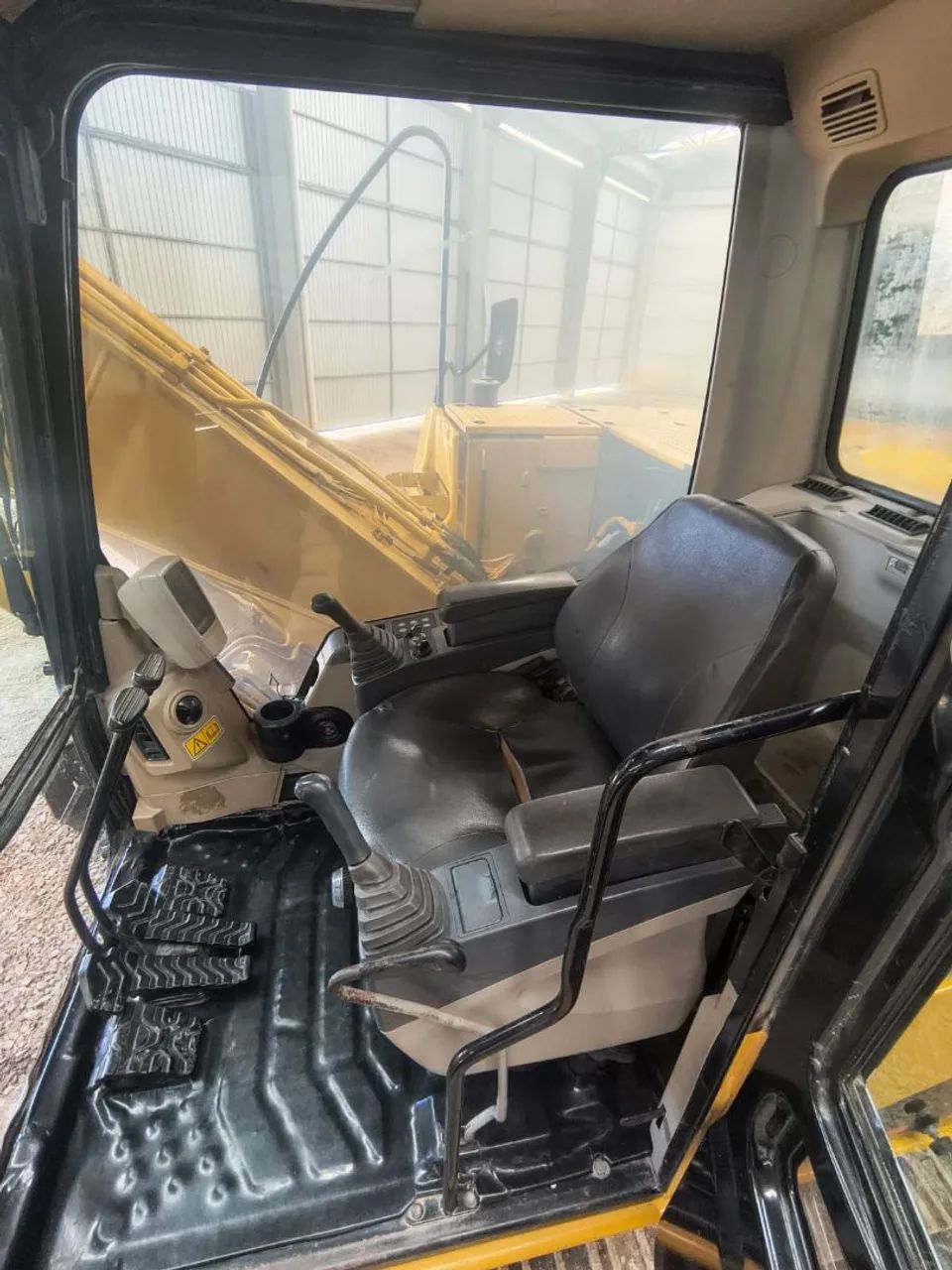 Vendo cat 2007 10 mil horas concha 7 dentes máquina toda original  - Foto 8