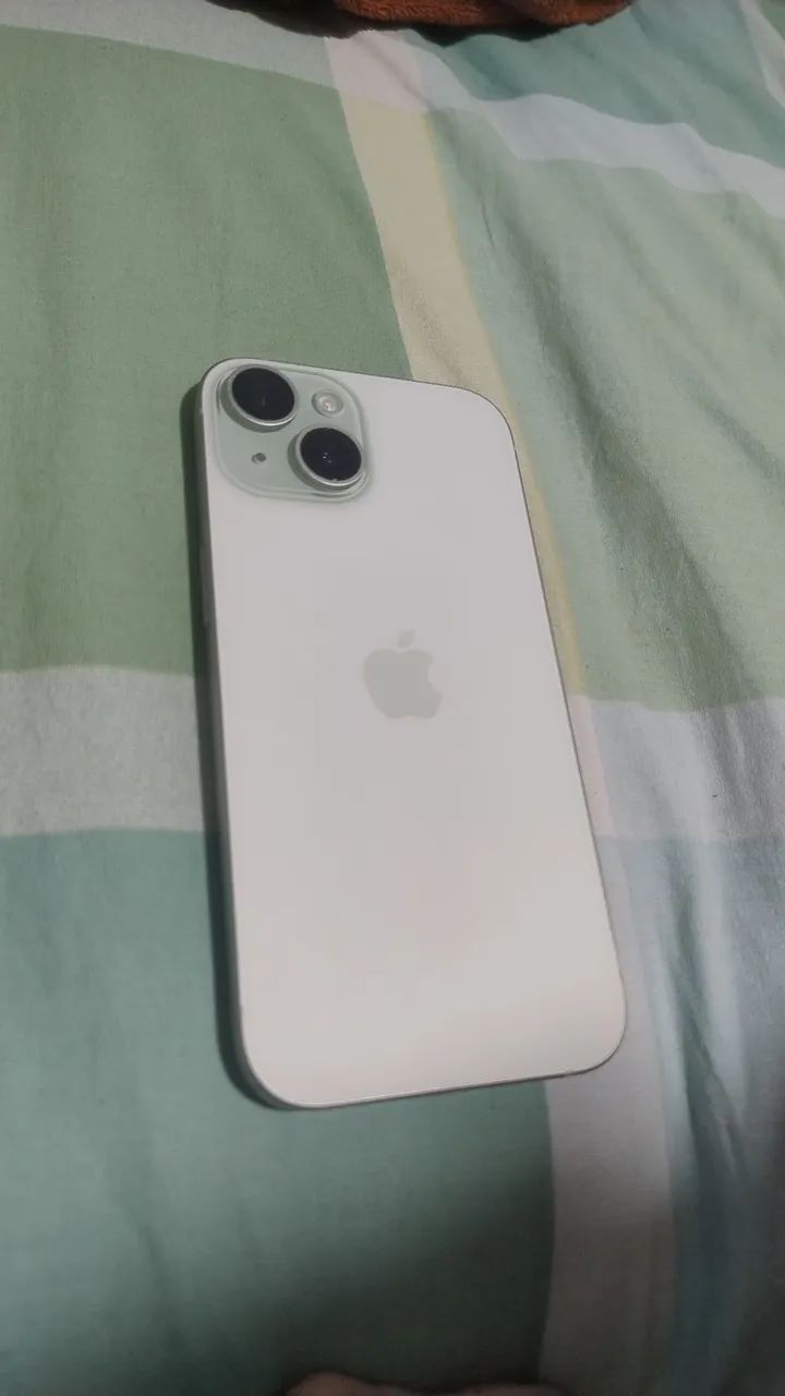 iPhone 15 normal (256 GB), em perfeito estado 86% de bateria.