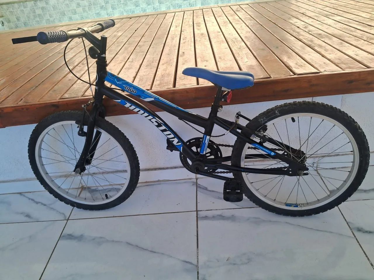 Bicicleta infantil aro 20 (Semi nova) - Foto 5