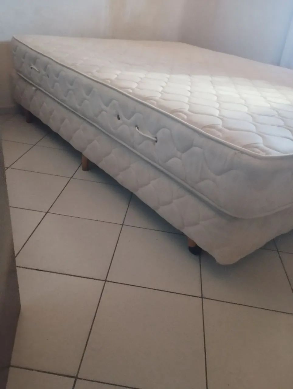 Vendo uma cama box conjugada.