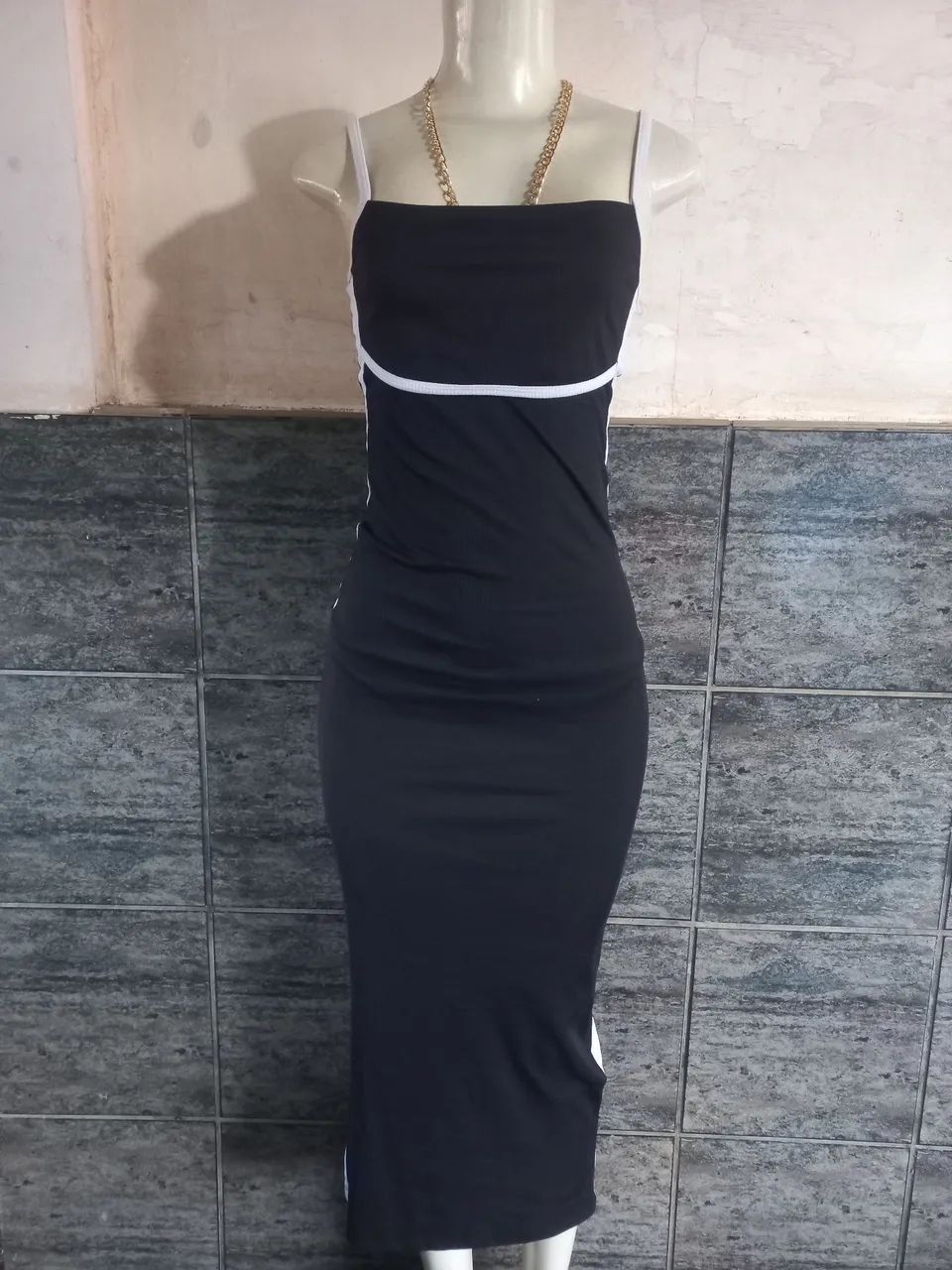 Vendo um manequim.