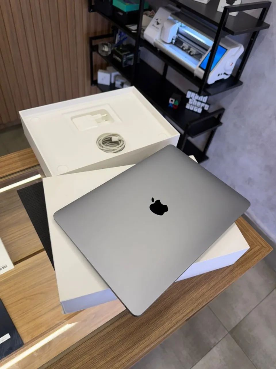 Macbook Air M1 8/256gb + impecável (Anápolis)