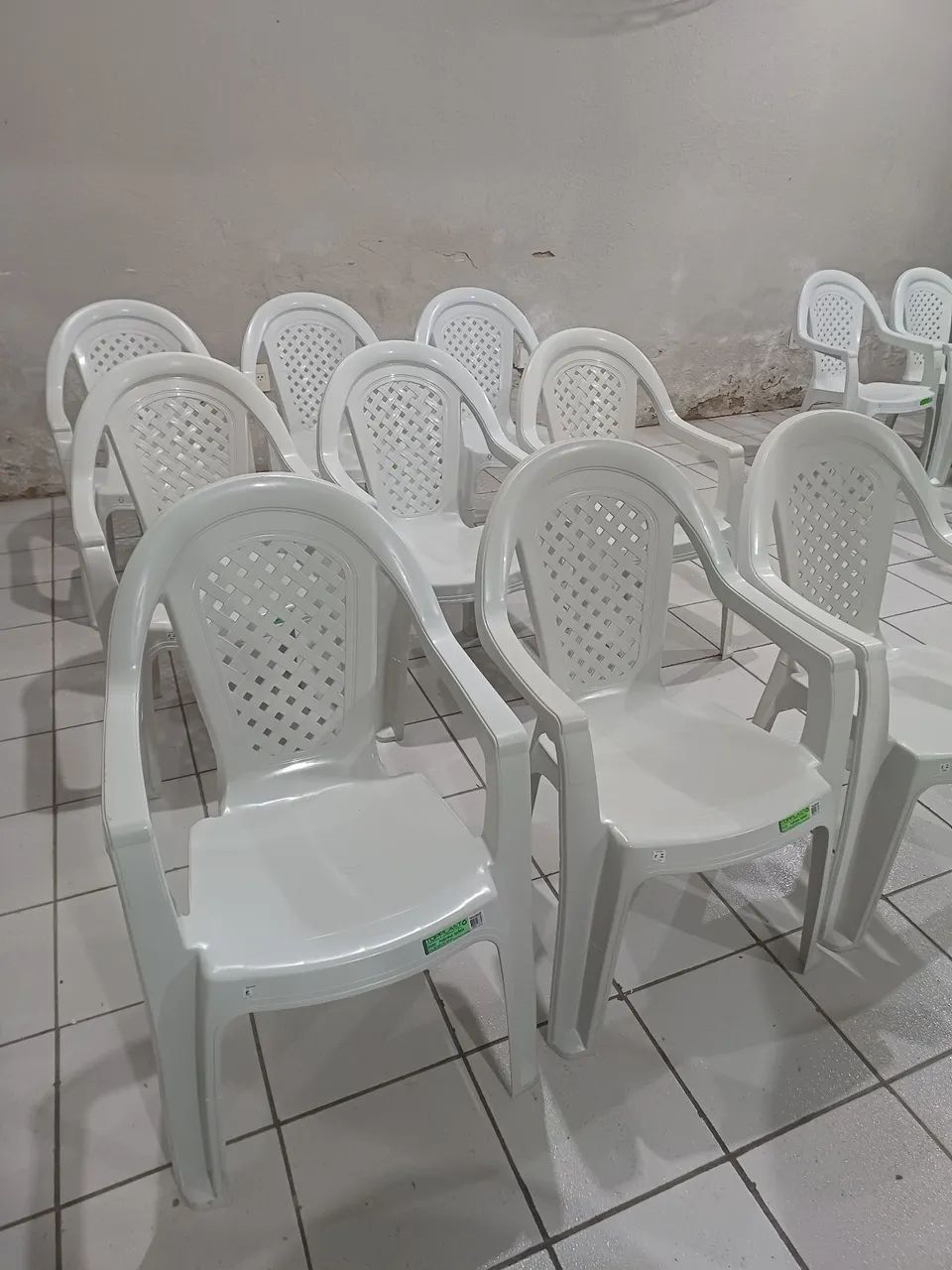 Cadeira de plástico com braço 