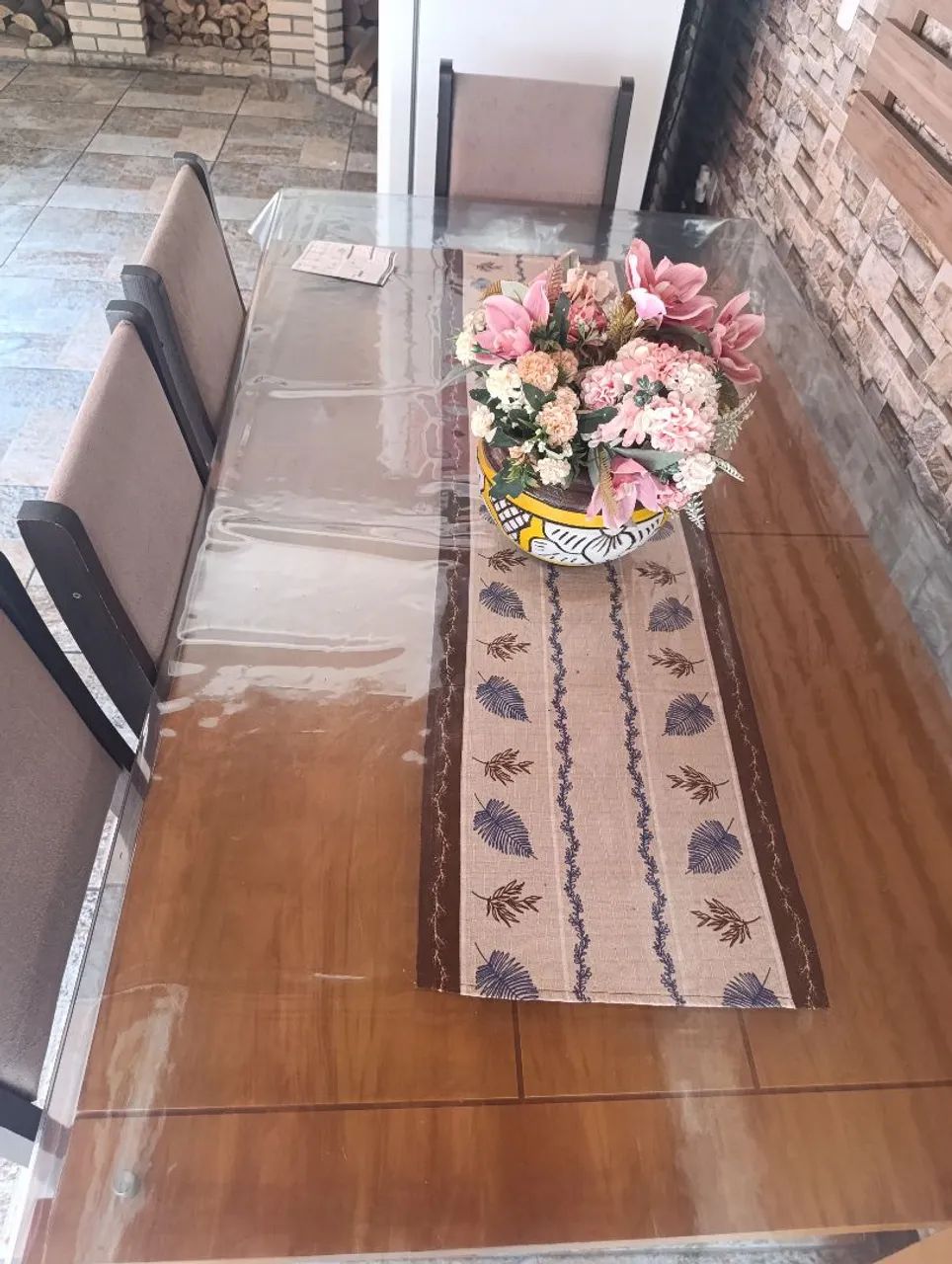Mesa de vidro com 4 cadeiras 