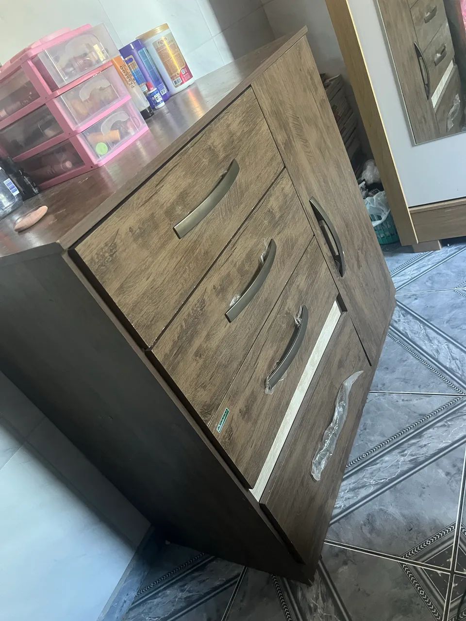 cômoda em perfeito estado!