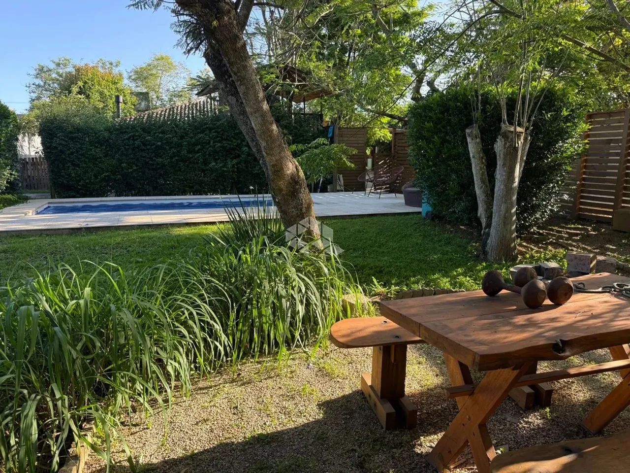 Casa com Piscina Aquecida e Natureza Exuberante em Rio Vermelho, Florianópolis | 2 Suítes  - Foto 3
