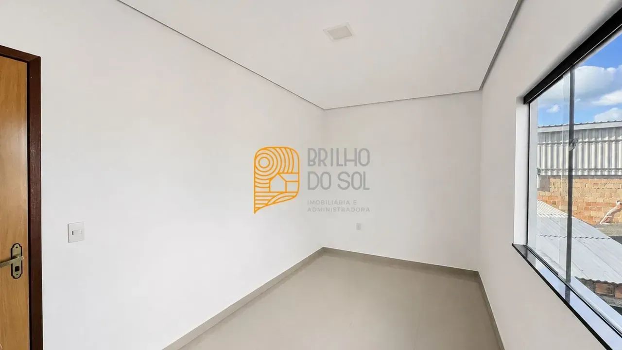 Duplex com 3 quartos, suíte, quintal e garagem para locação