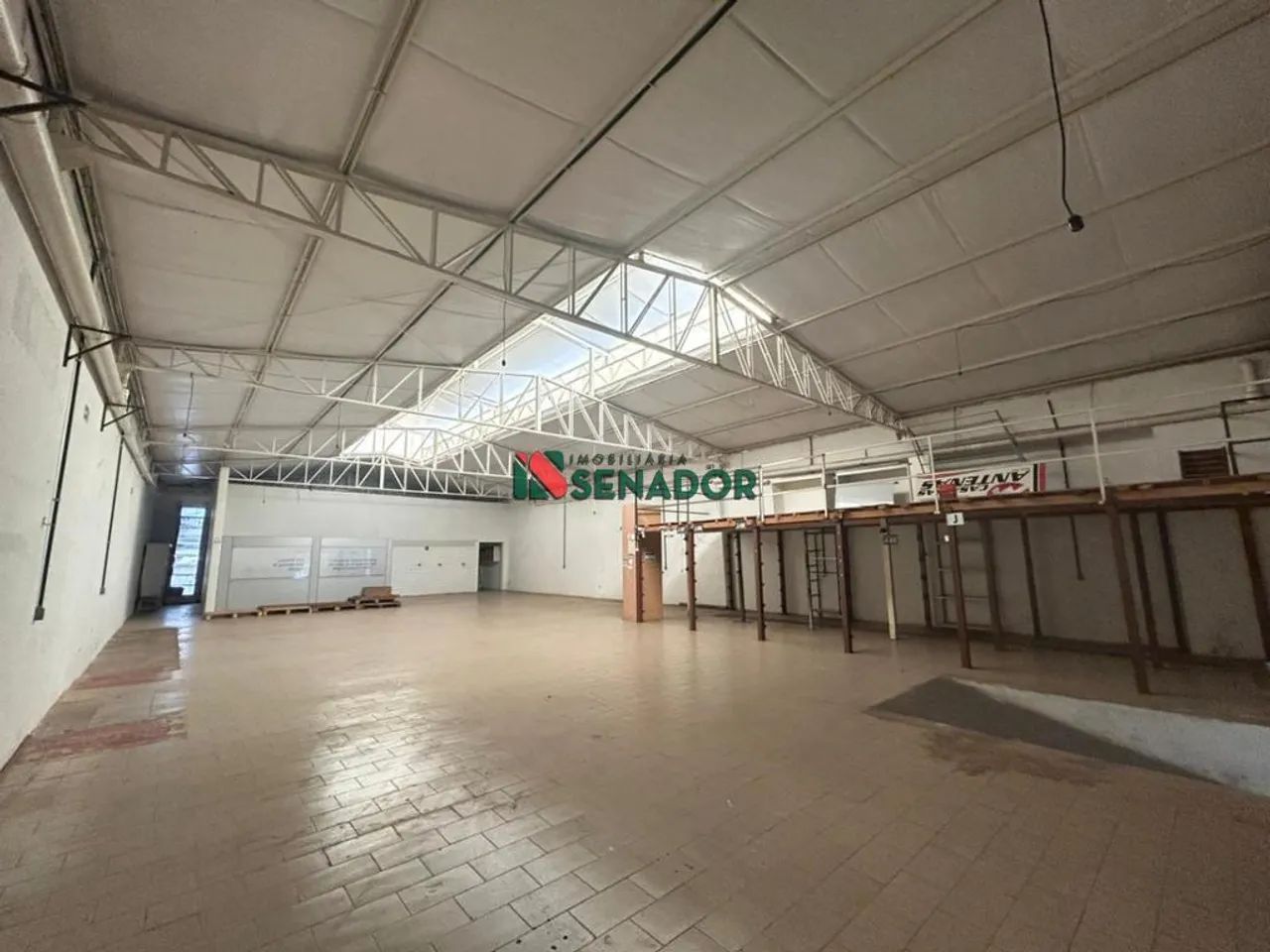 Barracão para alugar em Londrina, Centro, com 562.5 m² - Foto 5
