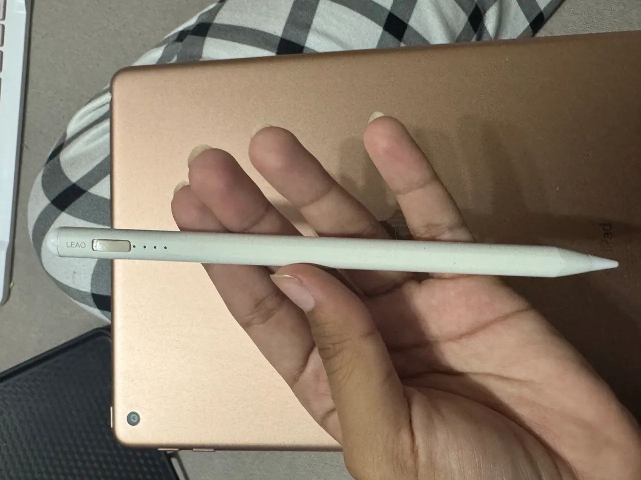 Ipad 6 geração + película + capa + caneta + teclado e mouse - Foto 5